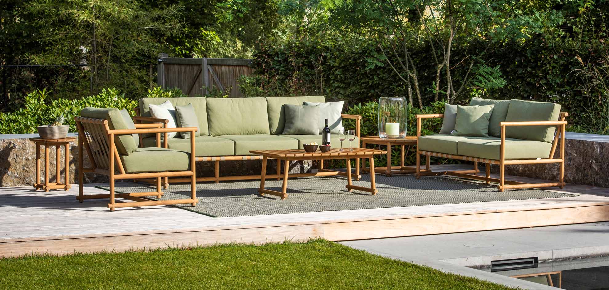 borneo-lounge-holz-jati-kebon-mood-1-web-1980-tny.jpg