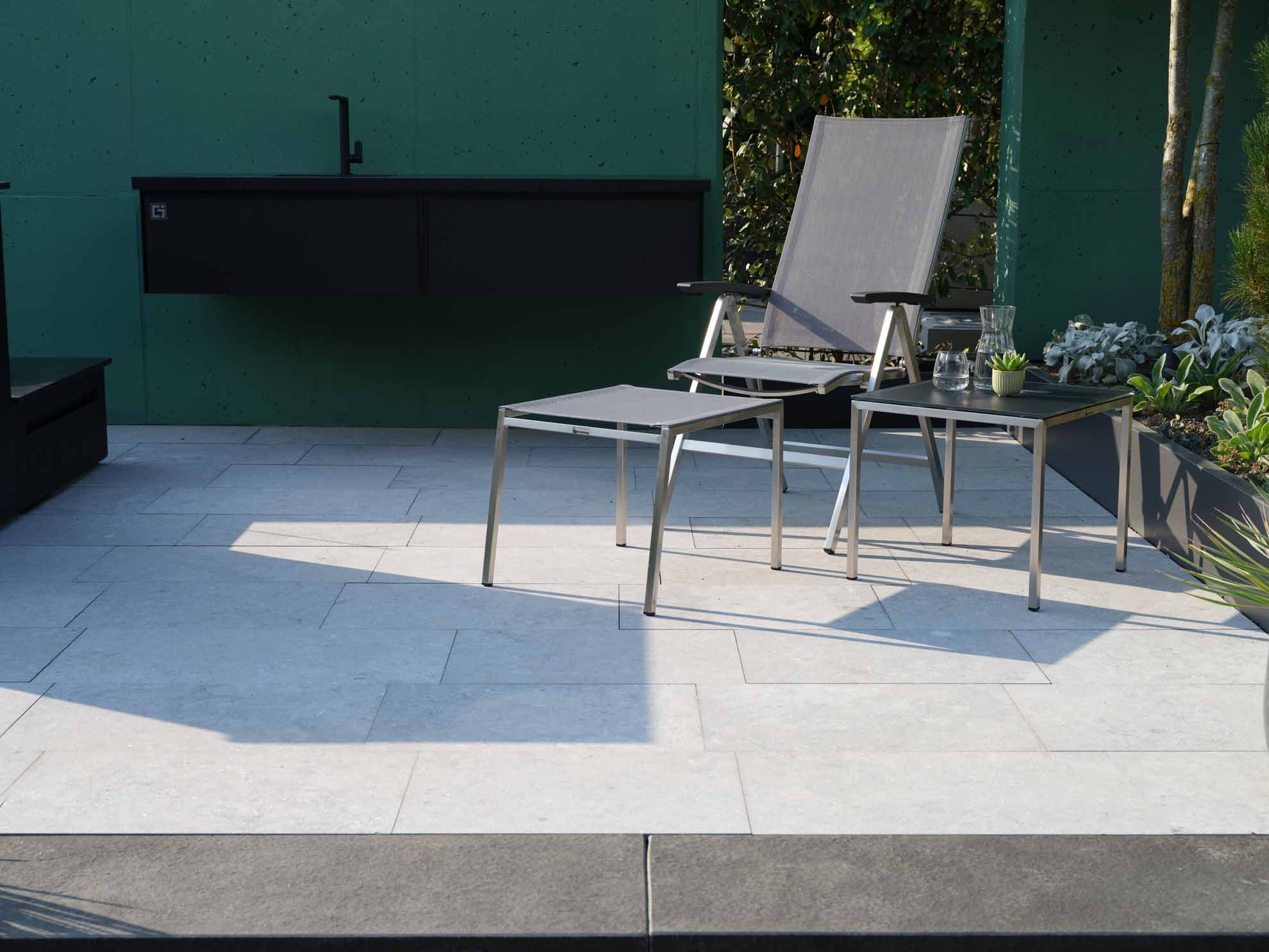 Varzo Hocker, Edelstahl/silbergrau